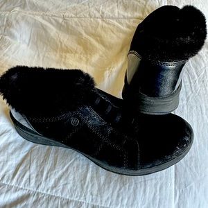 BZEES Golden Bootie - super soft and comfortable!  Size 10